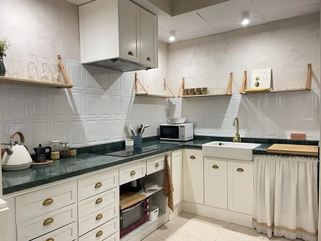 Study for rent in Santa Catalina