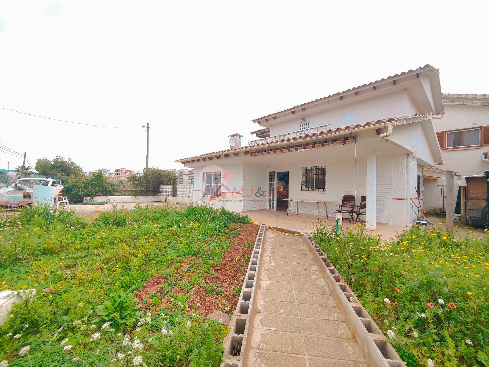 Vista exterior de Casa o xalet en venda en Benicasim / Benicàssim amb Traster i Balcó
