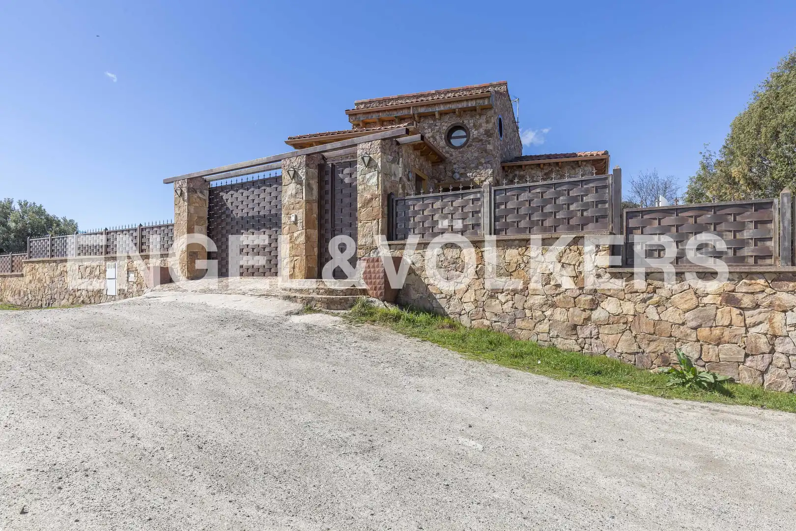 Vista exterior de Casa o chalet en venta en El Berrueco con Calefacción, Jardín privado y Terraza