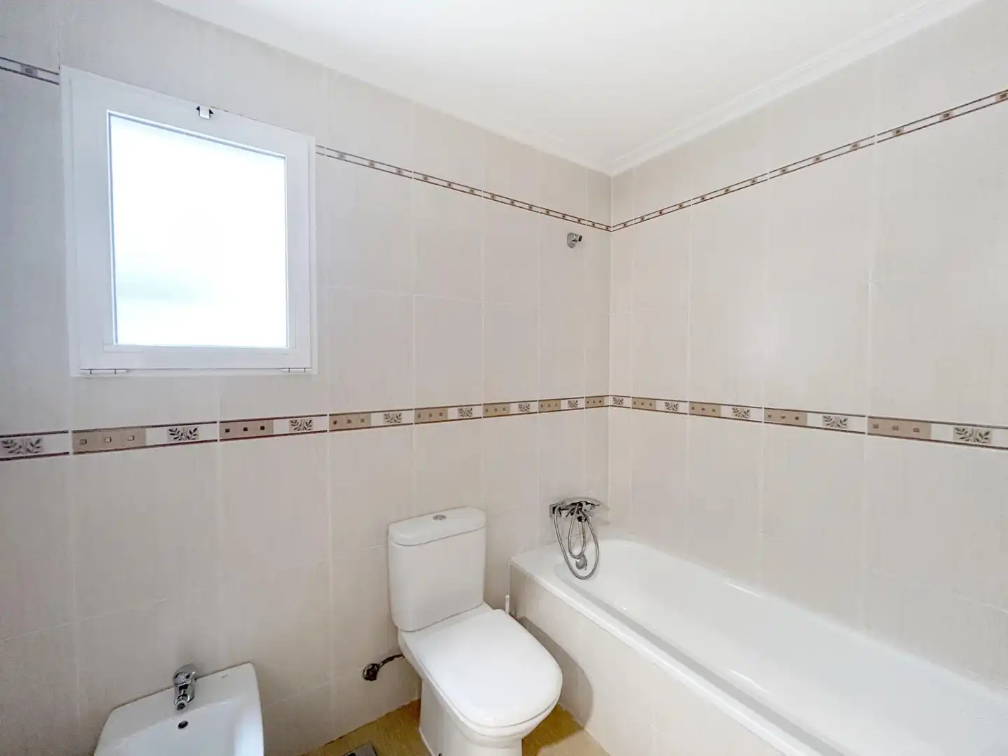 Baño de Piso en venta en Monforte del Cid con Aire acondicionado, Calefacción y Alarma
