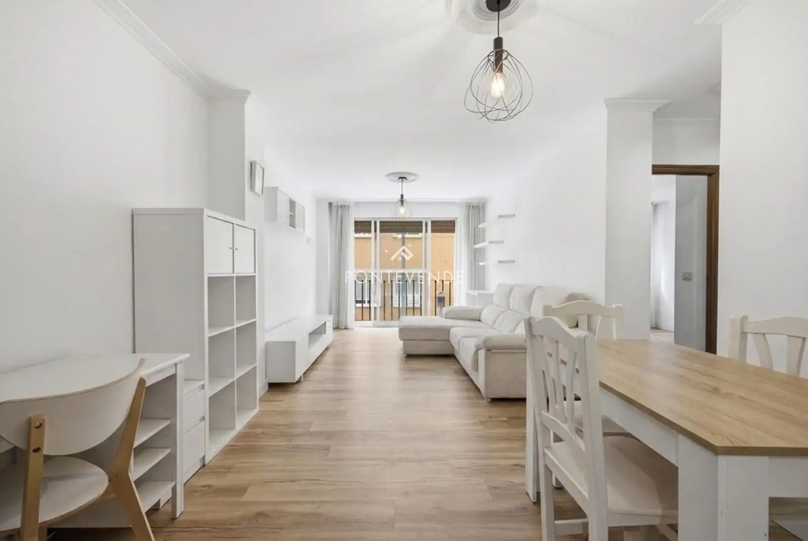 Sala de estar de Piso en venta en Pontevedra Capital  con Calefacción, Trastero y Amueblado