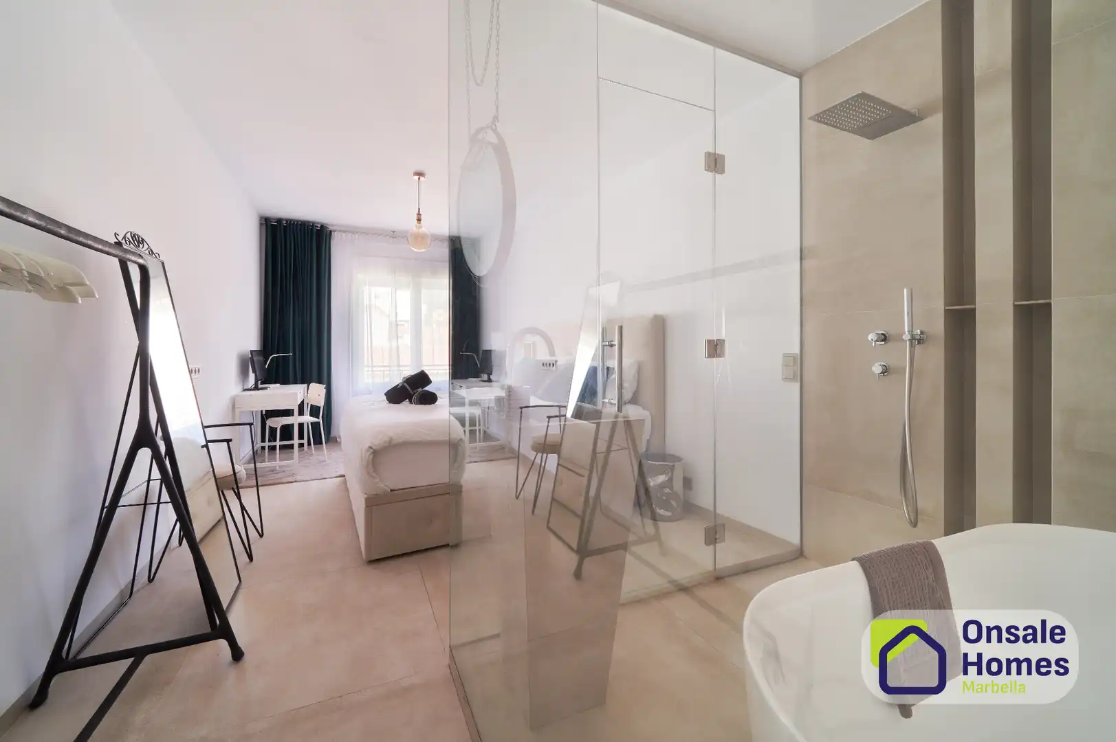 Habitación de Piso en venta en Marbella con Aire acondicionado, Terraza y Balcón
