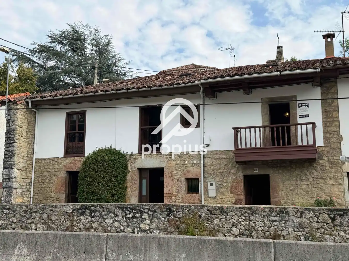 Vista exterior de Casa o xalet en venda en Llanes amb Calefacció, Terrassa i Traster