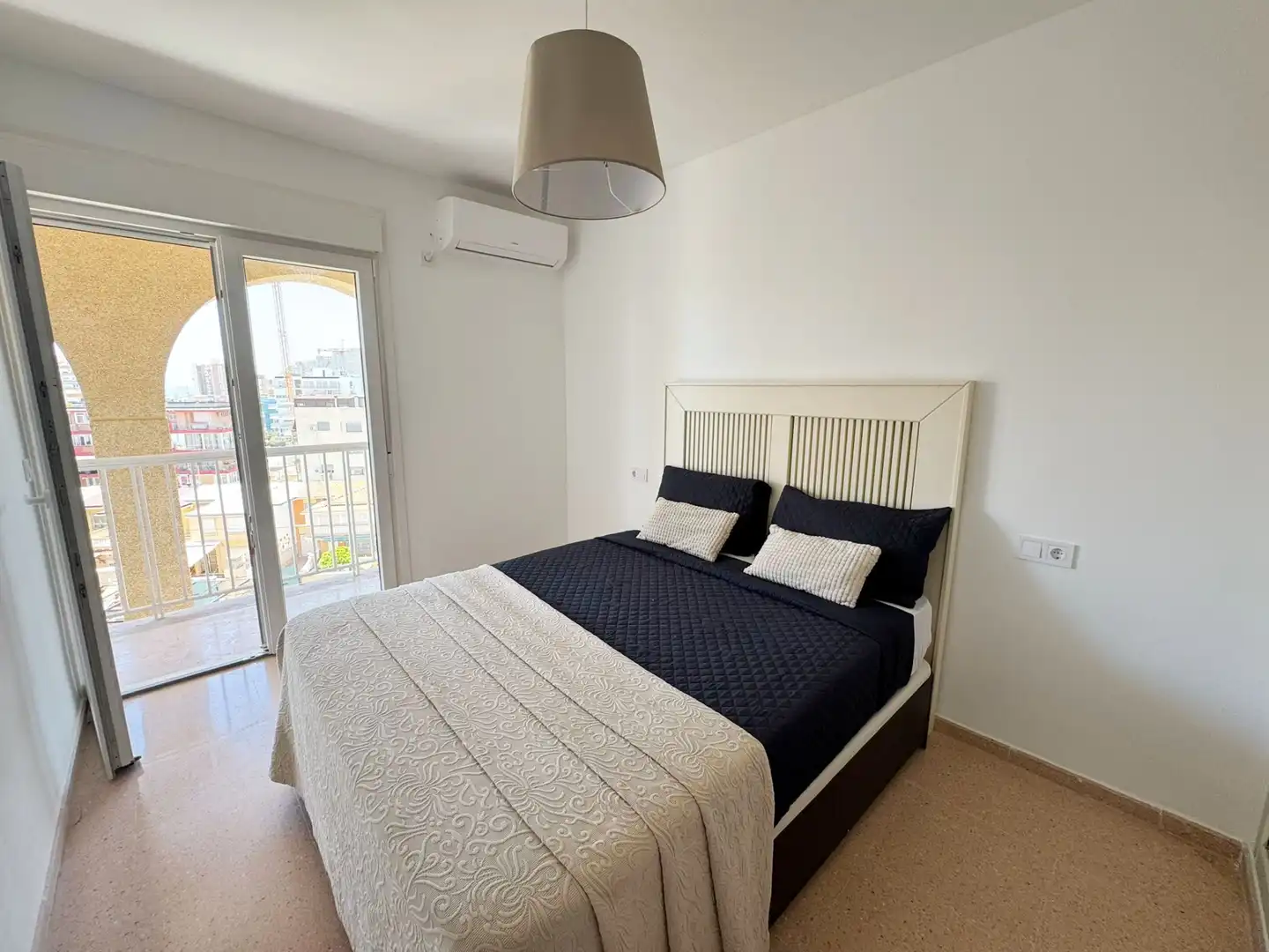 Schlafzimmer von Wohnungen zur Miete in El Campello mit Klimaanlage, Heizung und Möbliert