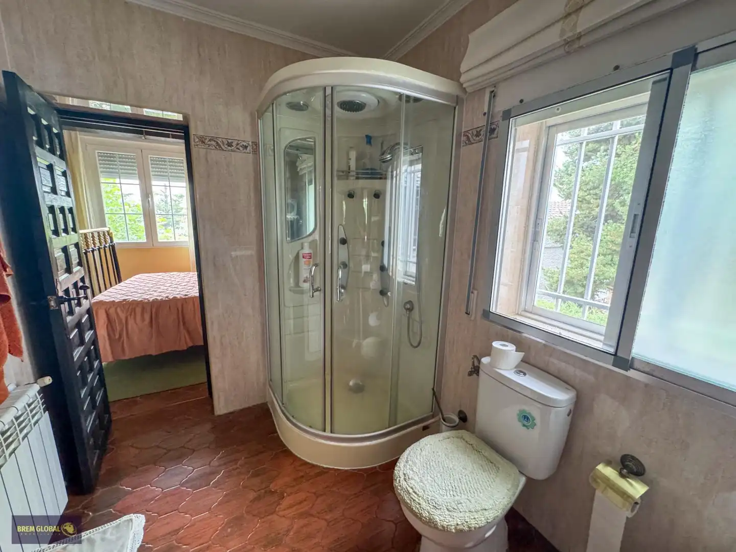Bany de Casa o xalet en venda en Cabanillas de la Sierra amb Jardí privat, Traster i Piscina