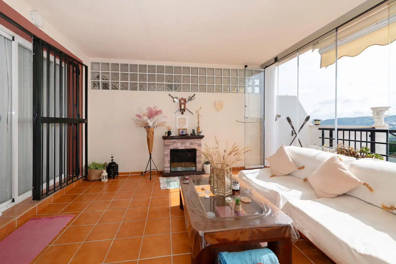 Sala d'estar de Pis en venda en Casares amb Aire condicionat, Terrassa i Moblat