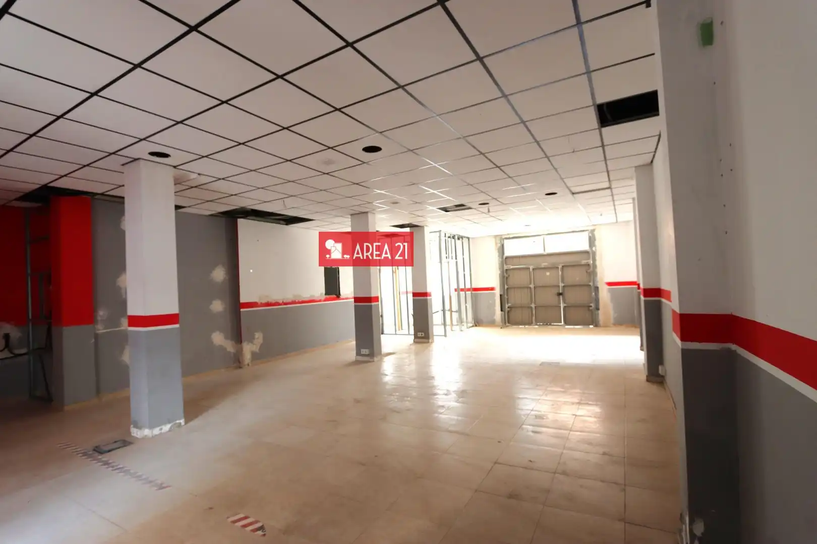 Local comercial de lloguer a Núcleo Urbano, imagen 2