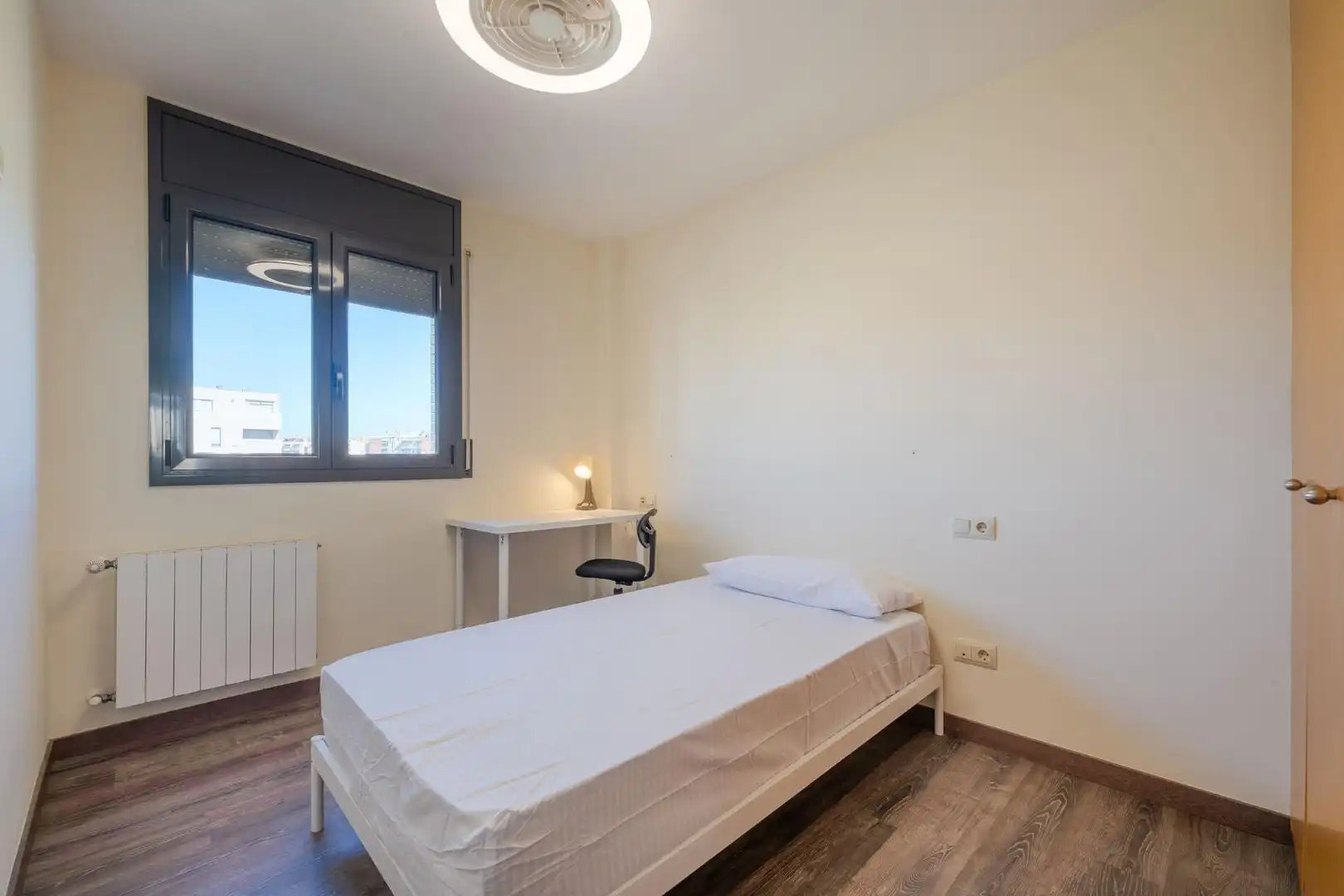 Schlafzimmer von Wohnung zur Miete in Salt