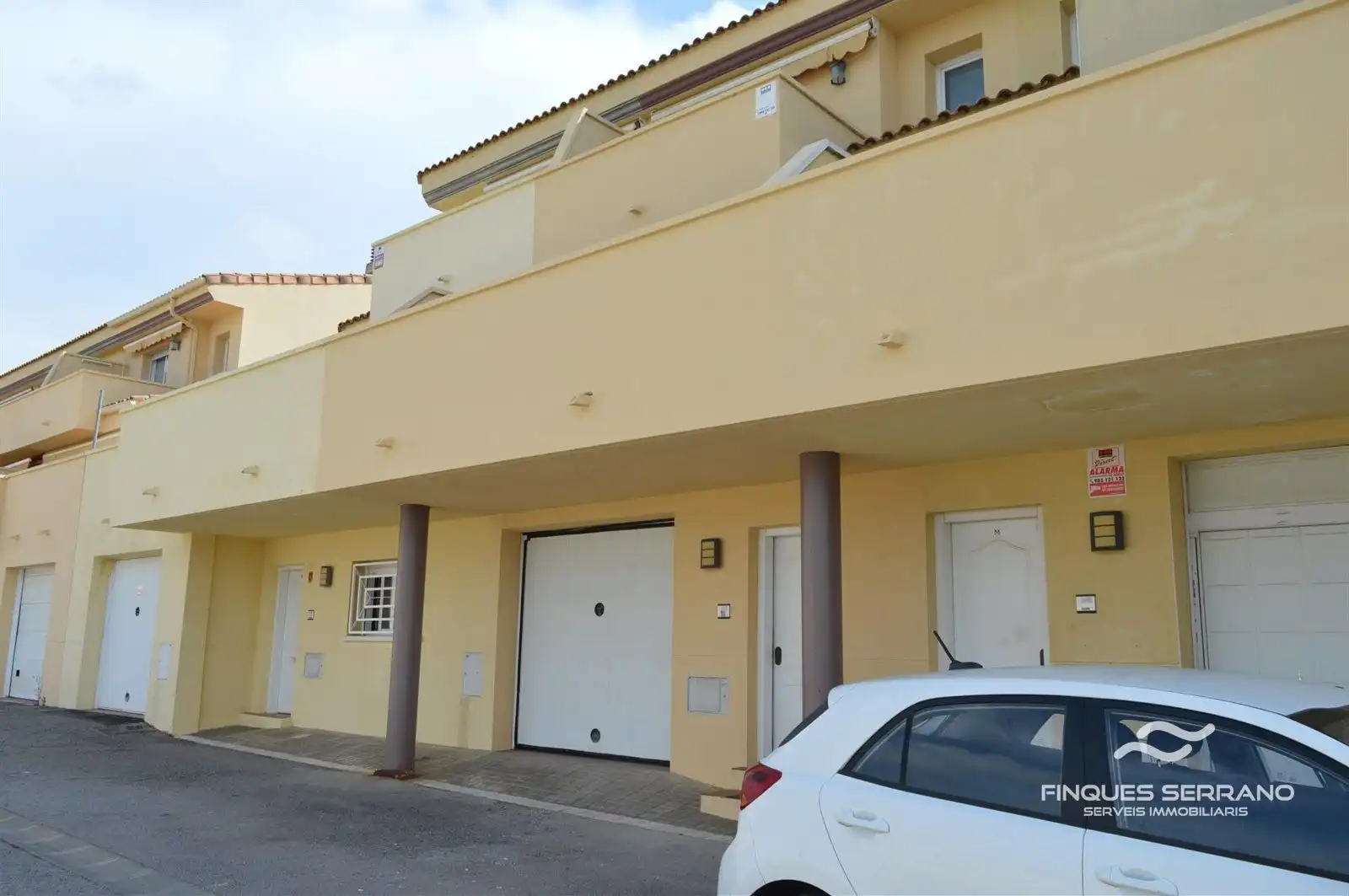 Vista exterior de Casa o chalet en venta en Cubelles con Terraza, Trastero y Piscina