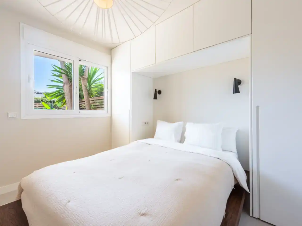 Dormitori de Pis en venda en Marbella amb Aire condicionat, Piscina i Balcó