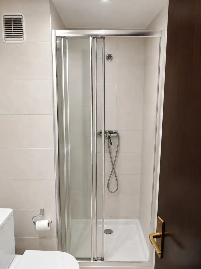 Badezimmer von Wohnung zur Miete in Majadahonda mit Klimaanlage, Heizung und Parkett