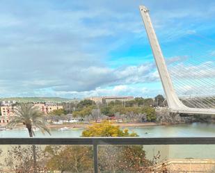 Exterior view of Flat for sale in  Sevilla Capital  with Private garden, Terrace and Swimming Pool