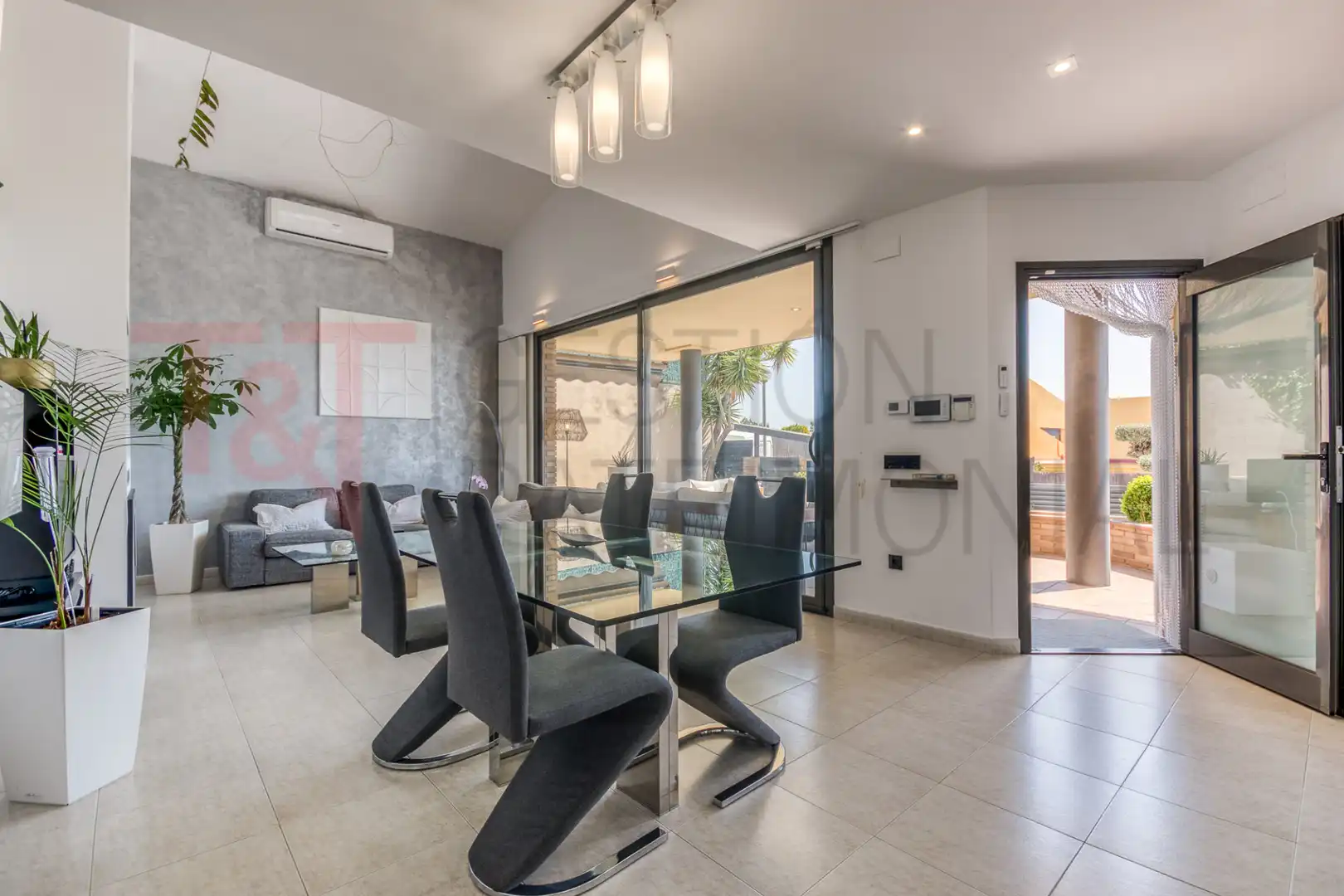 Comedor de Casa o chalet en venta en Vilanova i la Geltrú con Aire acondicionado, Calefacción y Terraza