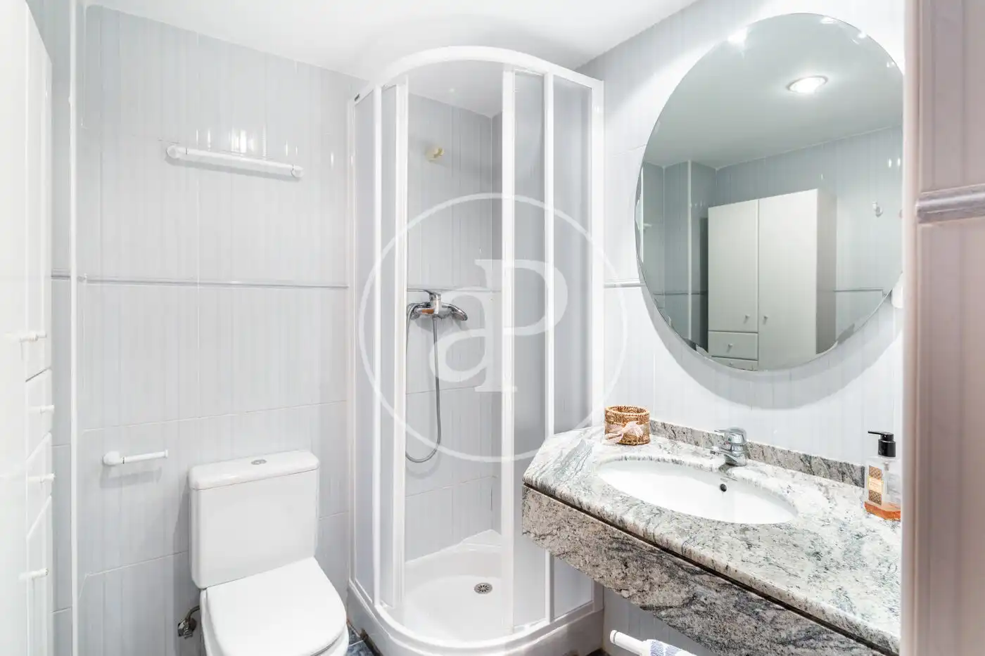 Baño de Dúplex de alquiler en Valencia con Aire acondicionado, Calefacción y Amueblado