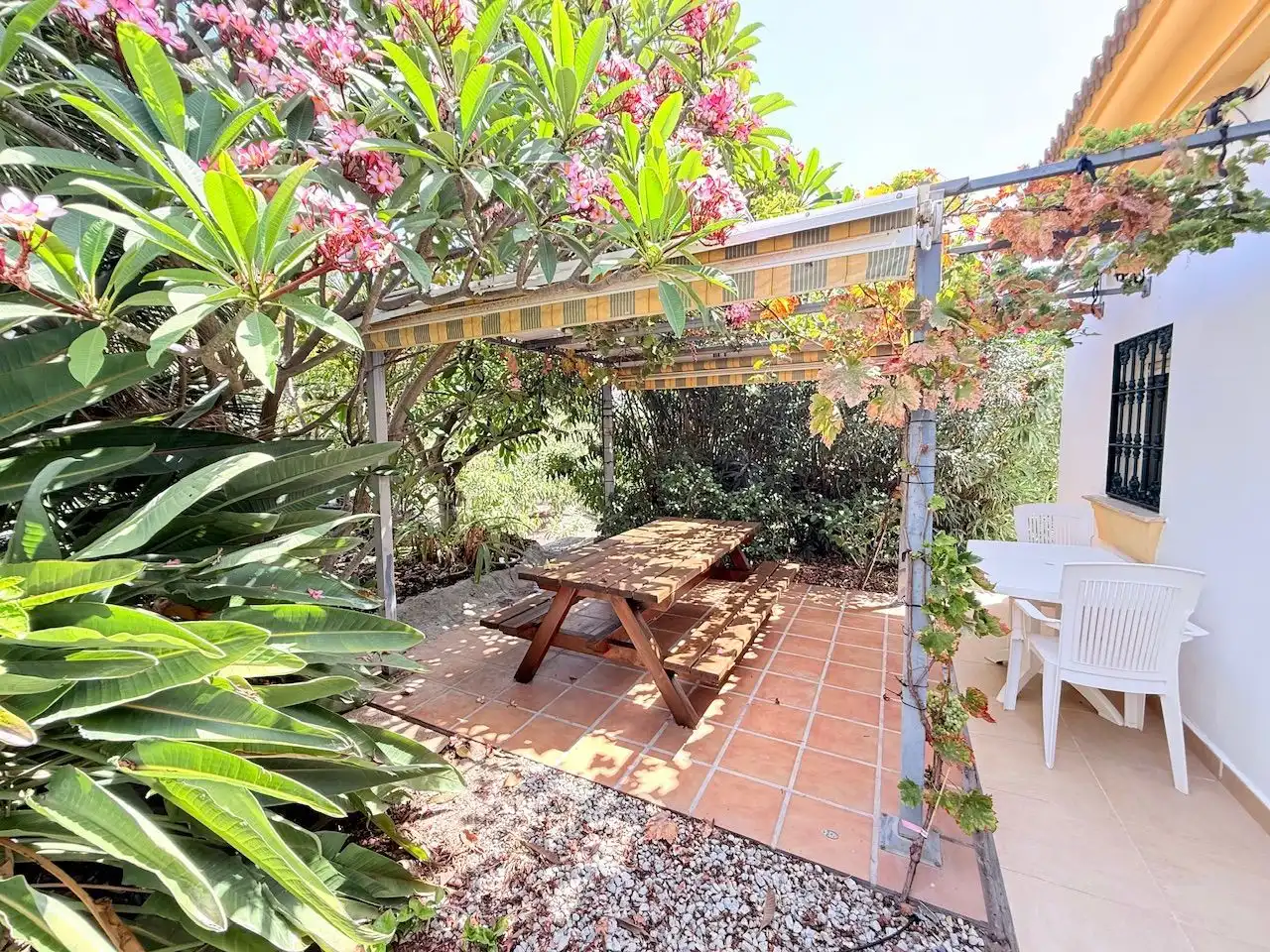 Terraza de Casa o chalet en venta en Vélez-Málaga con Aire acondicionado, Calefacción y Jardín privado