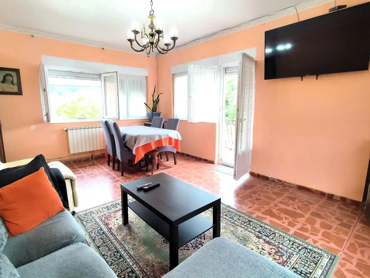 Sala de estar de Casa o chalet en venta en Castañeda con Calefacción, Jardín privado y Trastero