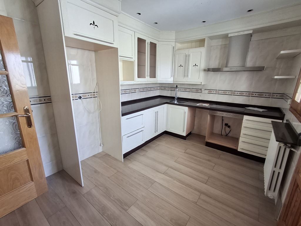 Kitchen of Flat for sale in La Roda  with Air Conditioner, Heating and Storage room