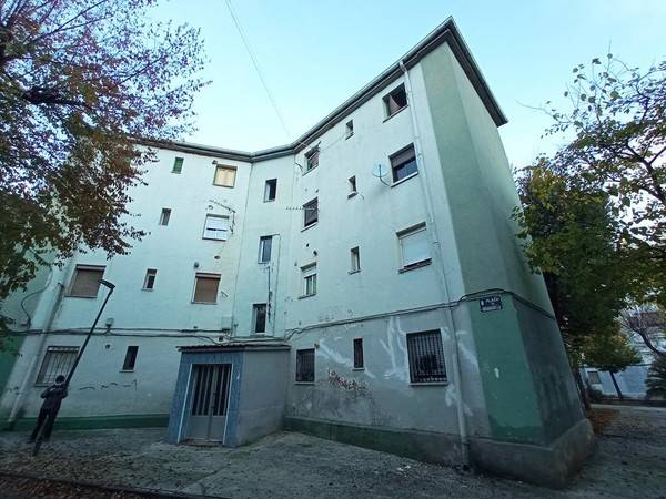 Piso en Venta en C/ Argamasilla de Alba en PAU 2-600