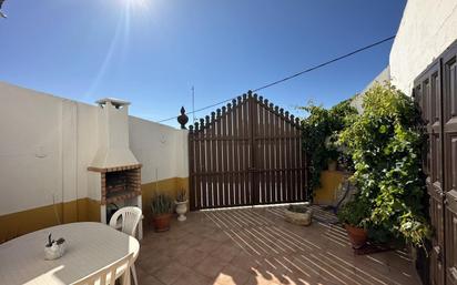 Jardí de Finca rústica en venda en Las Cabezas de San Juan amb Aire condicionat