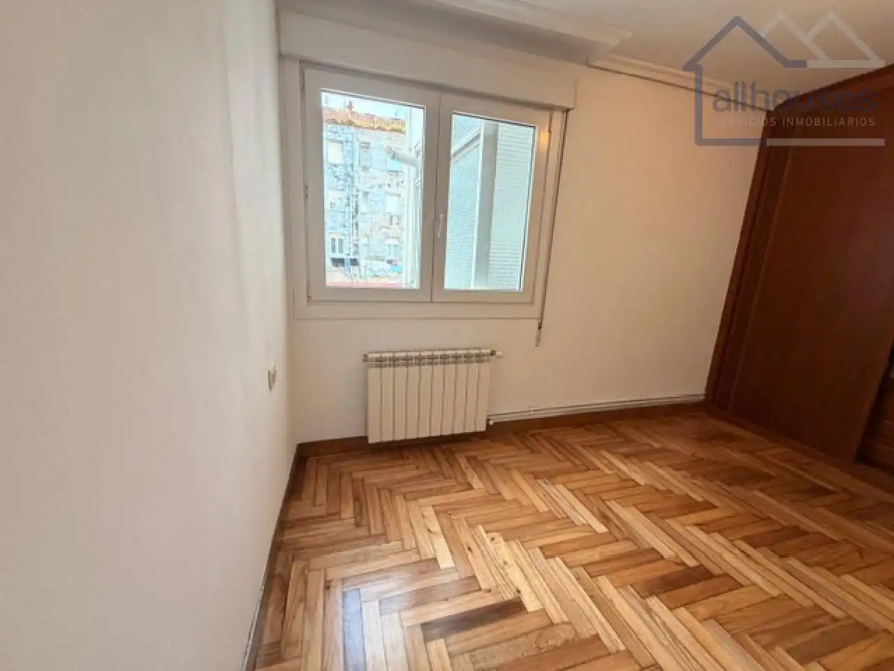 Habitación de Piso en venta en Vigo  con Calefacción, Parquet y Terraza