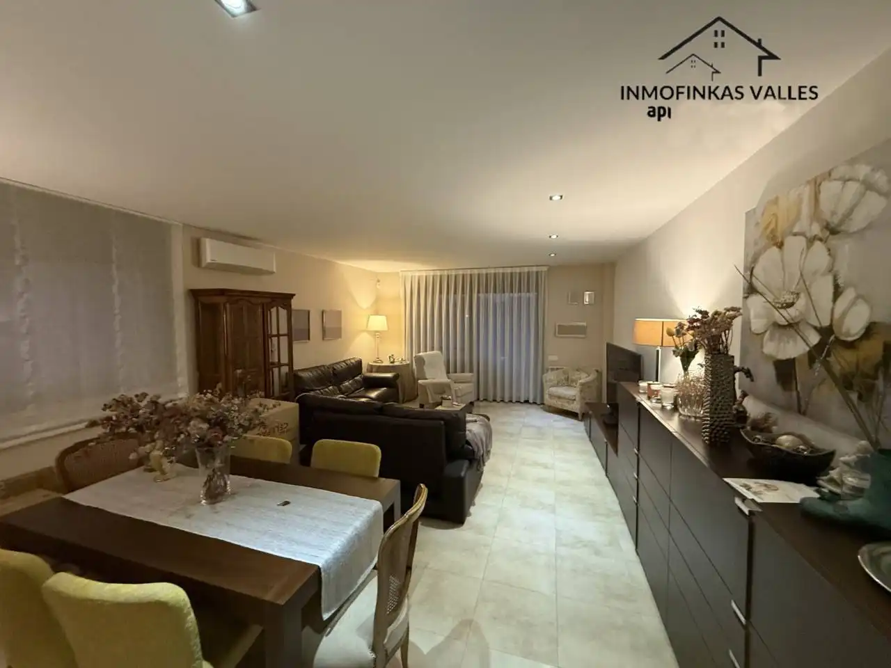 Sala d'estar de Casa o xalet en venda en Caldes de Montbui amb Aire condicionat, Calefacció i Jardí privat