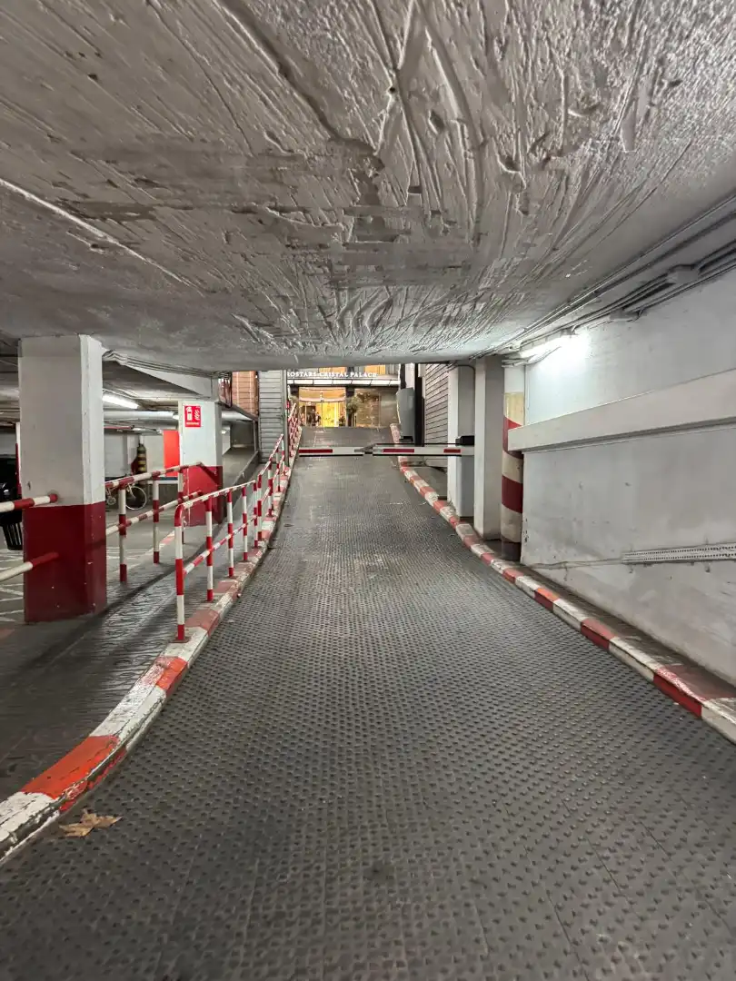 Einzelparkplatz mit Aufzug zur Miete in Carrer de la Diputació
