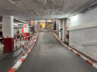 Einzelparkplatz mit Aufzug zur Miete in Carrer de la Diputació
