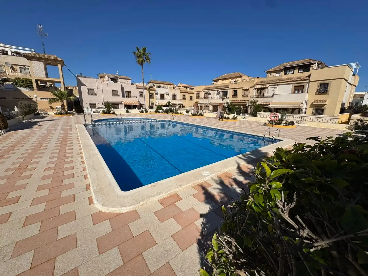 Piscina de Casa adosada en venda en Torrevieja amb Terrassa, Forn i Balcó