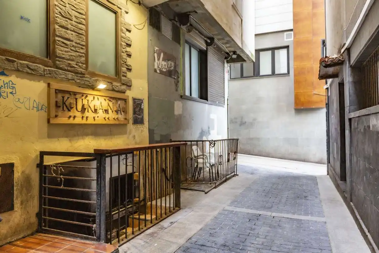 Vista exterior de Local en venta en Zarautz con Aire acondicionado