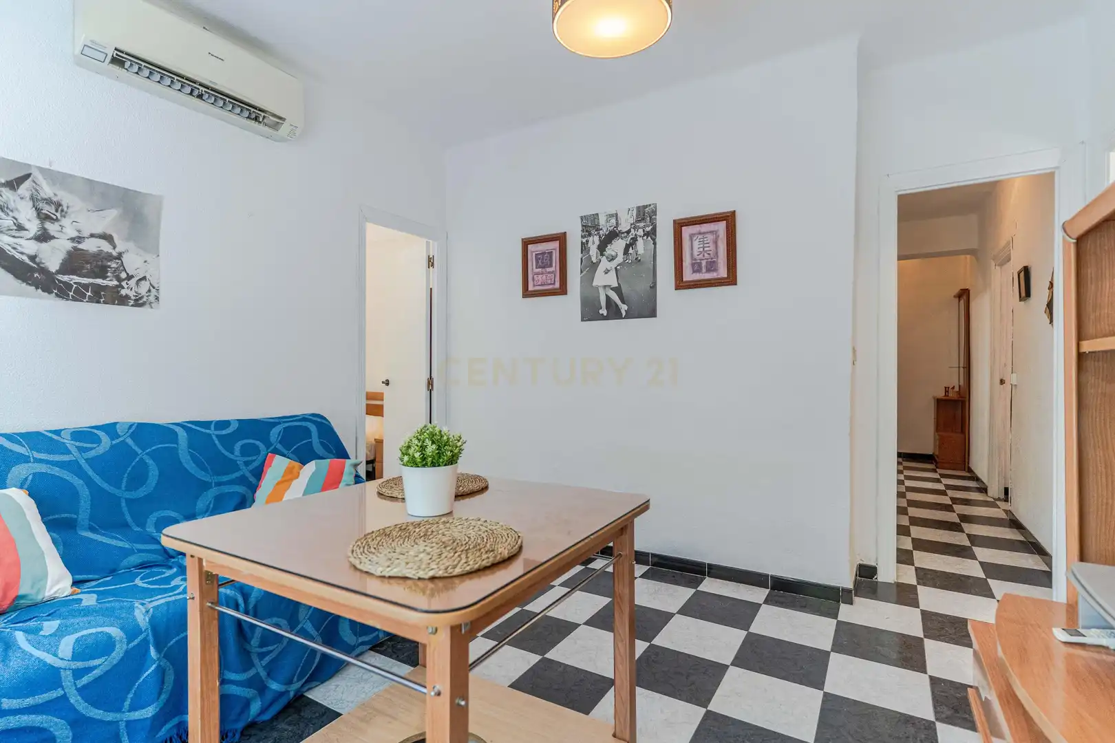 Living room of Flat for sale in Granada  with Air Conditioner and Balcony