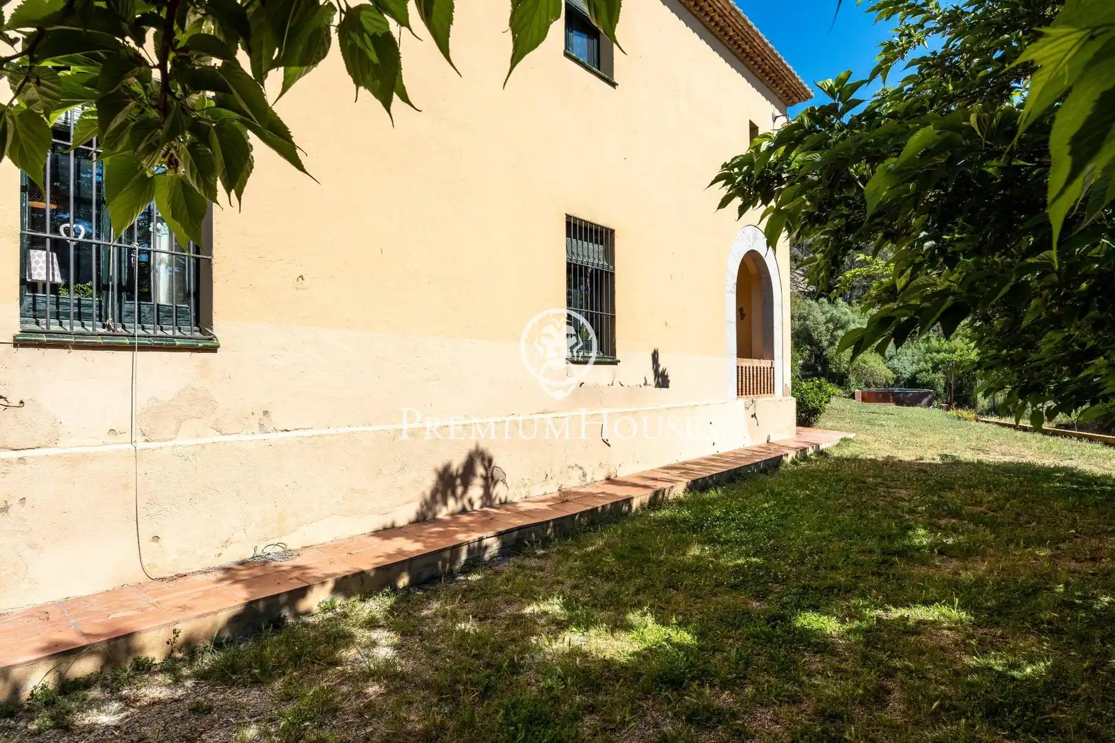 Vista exterior de Finca rústica en venda en Sant Pere de Ribes amb Calefacció i Jardí privat