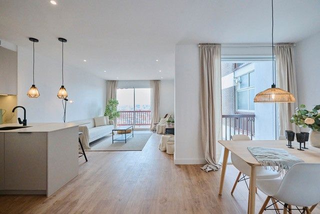 Living room of Flat for sale in L'Hospitalet de Llobregat  with Air Conditioner, Heating and Parquet flooring