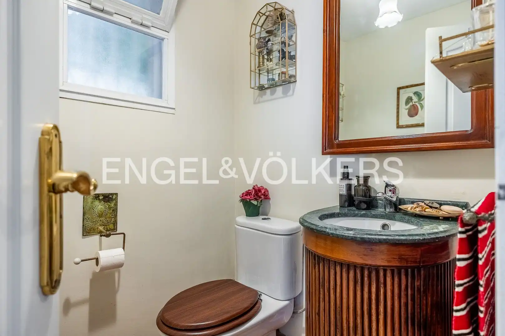 Bathroom of Houses for sale in Sevilla  with Air Conditioner, Heating and Private garden