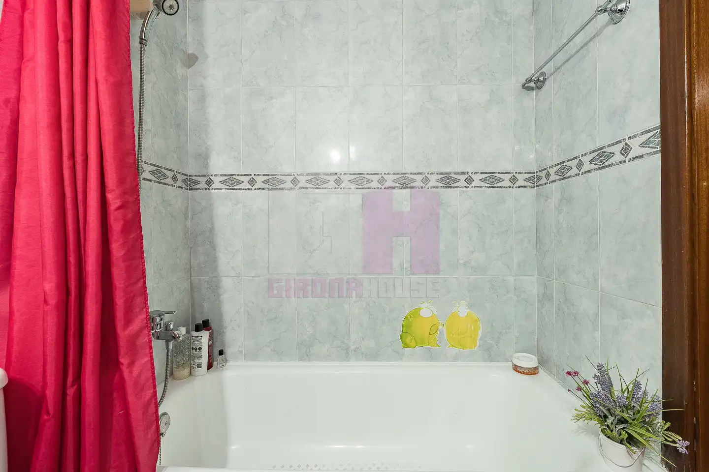 Baño de Dúplex en venta en Salt con Calefacción, Terraza y Amueblado