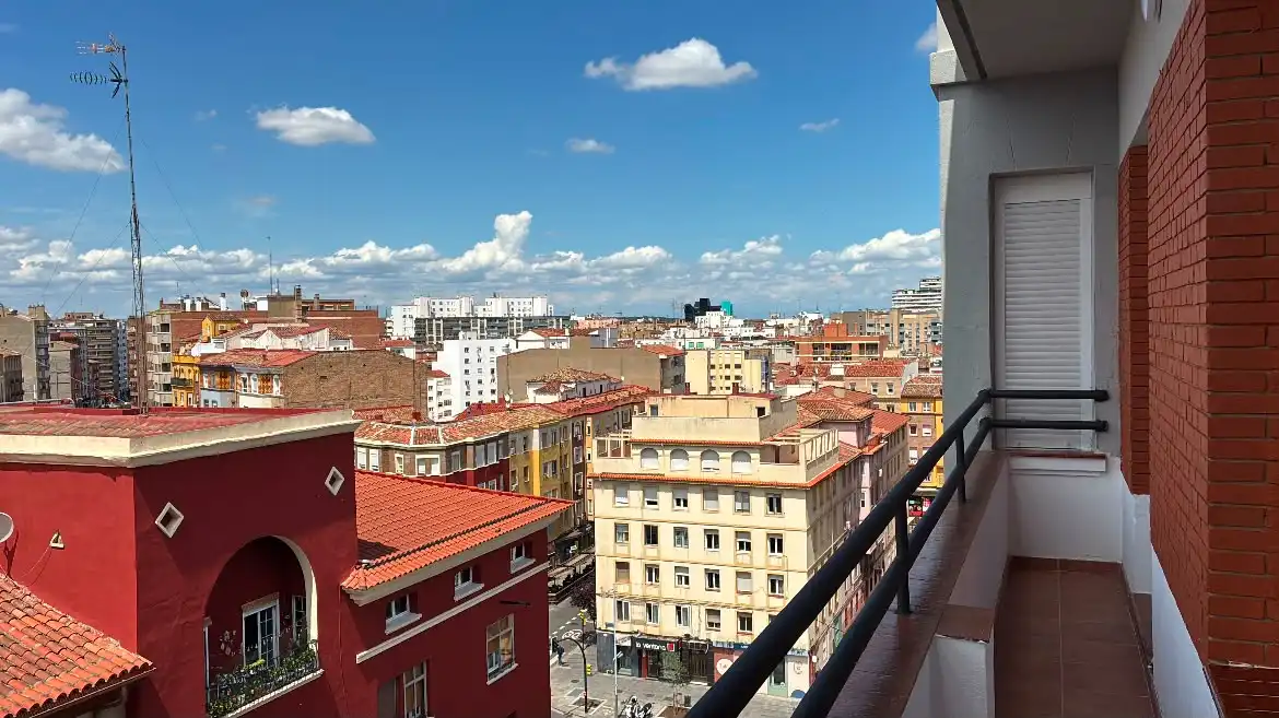 Außenansicht von Wohnungen zur Miete in Zaragoza mit Heizung, Möbliert und Ofen
