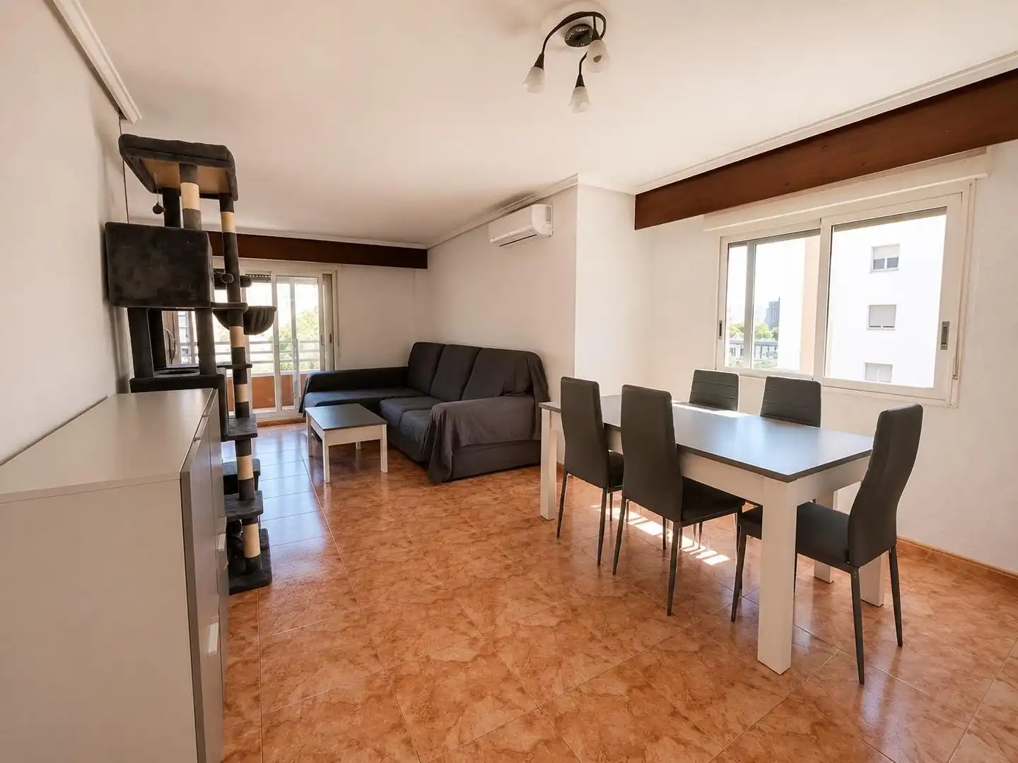 Living room of Flat for sale in Valencia  with Air Conditioner, Terrace and Furnished