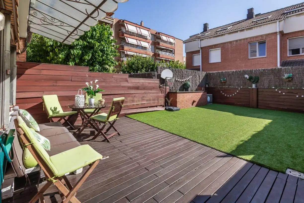 Terrasse von Einfamilien-Reihenhaus zum Verkauf in Sant Joan Despí mit Klimaanlage und Balkon