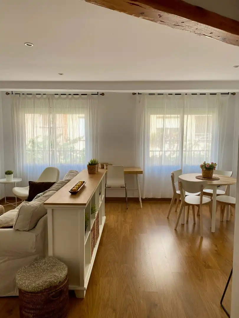 Sala d'estar de Pis de lloguer en Cornellà de Llobregat amb Moblat, Forn i Rentadora
