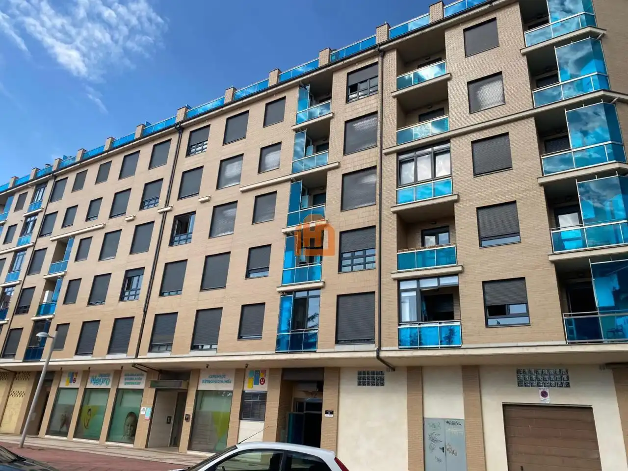 Außenansicht von Wohnungen zur Miete in León Capital  mit Heizung, Parkett und Terrasse