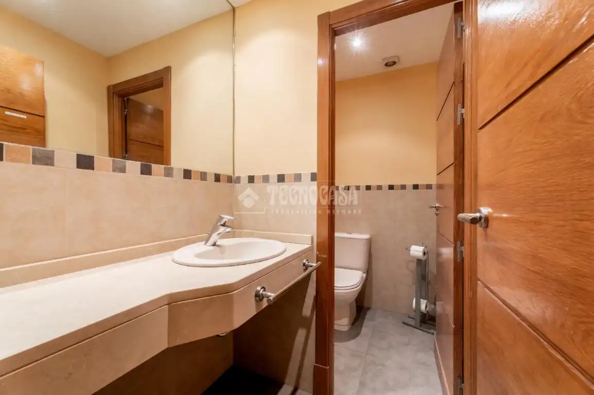 Baño de Local en venta en Las Rozas de Madrid con Aire acondicionado y Calefacción