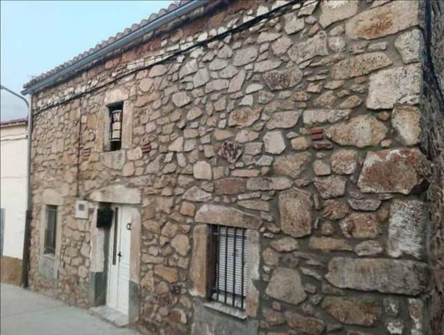 Casa adosada en Venta en Robledillo de Trujillo