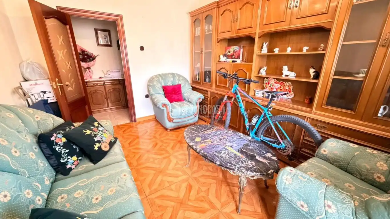 Sala de estar de Piso en venta en Gijón  con Calefacción y Amueblado