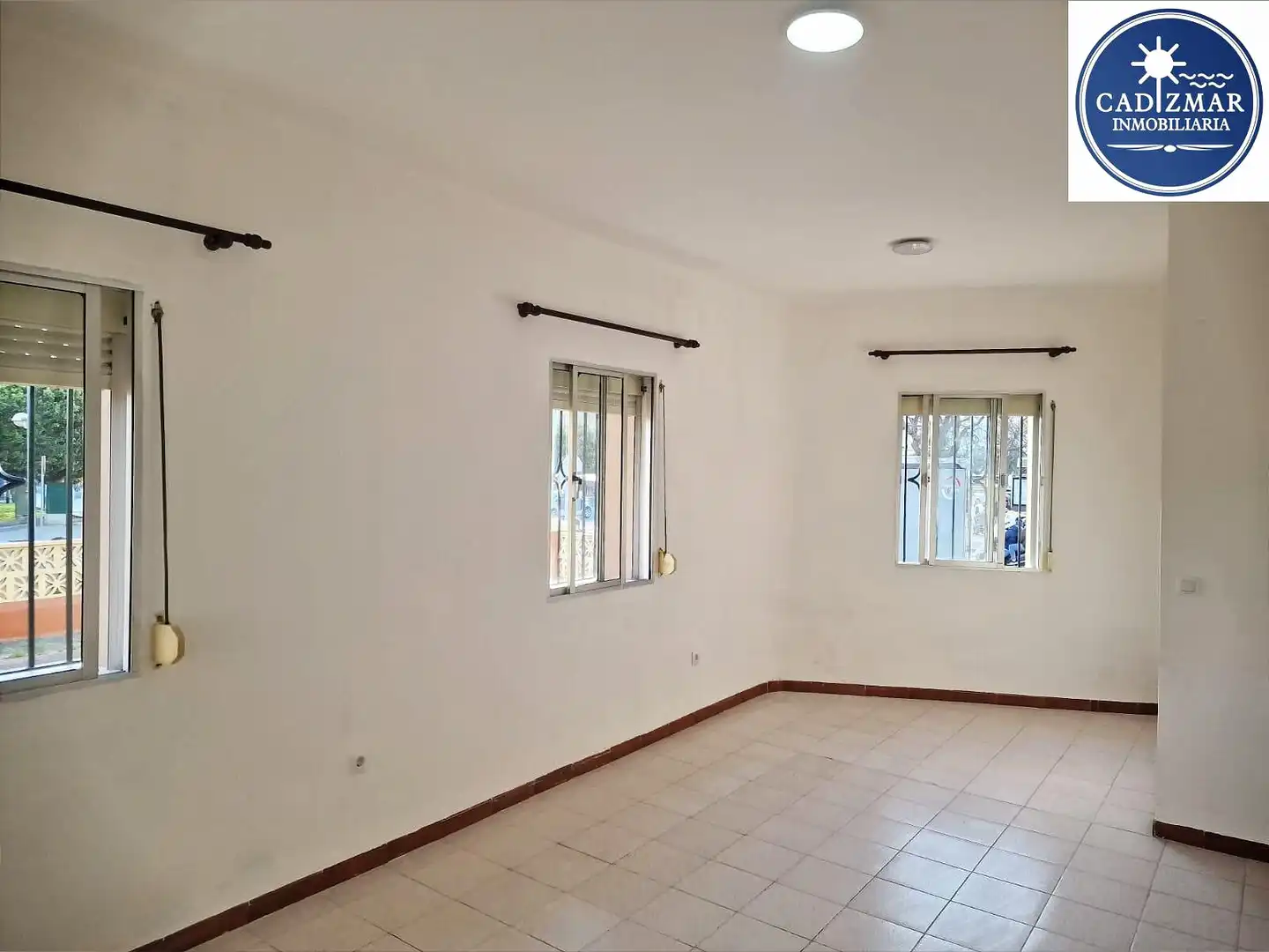 Exterior view of Ground floor for sale in Cádiz  with Storage room, Balcony and Alarm