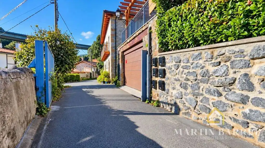 Vista exterior de Ático en venta en Muskiz, Bizkaia