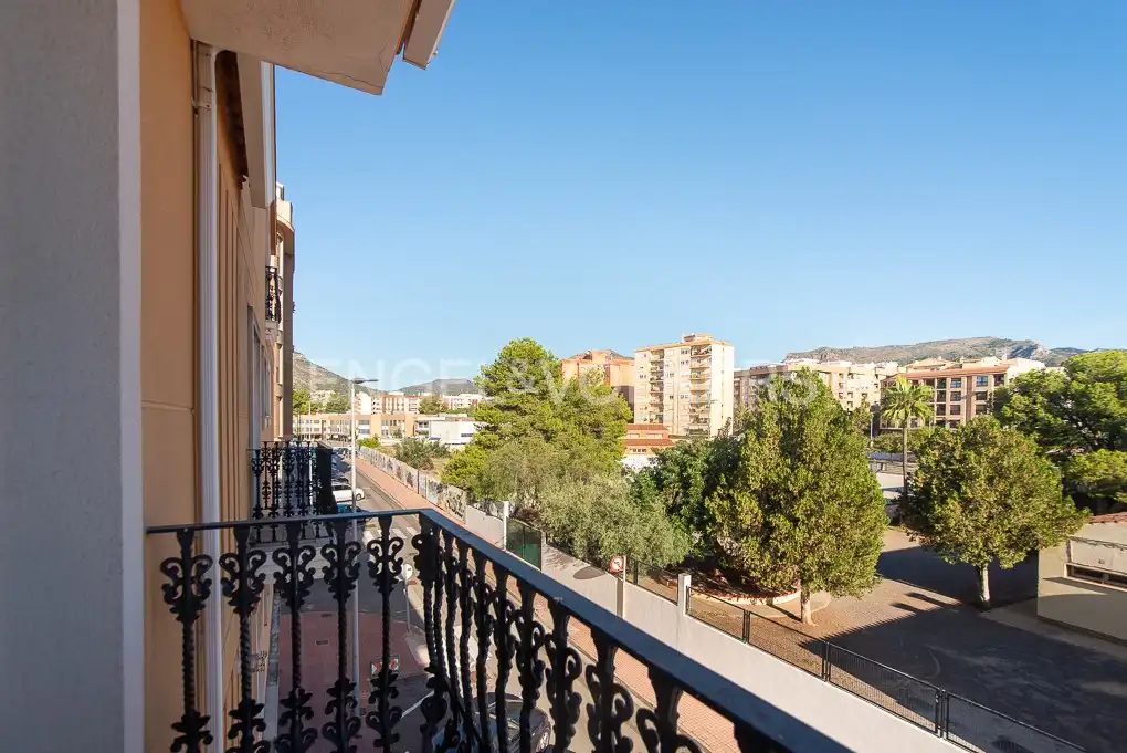 Vista exterior de Casa o xalet en venda en La Vall d'Uixó amb Calefacció, Traster i Balcó
