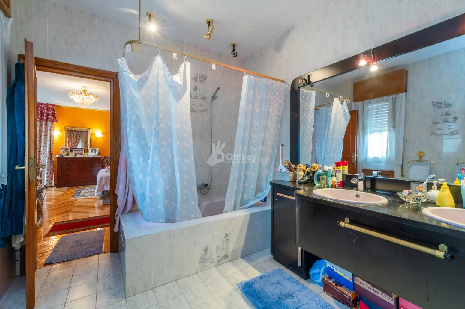 Bathroom of Houses for sale in Villanueva de la Cañada  with Air Conditioner, Heating and Parquet flooring
