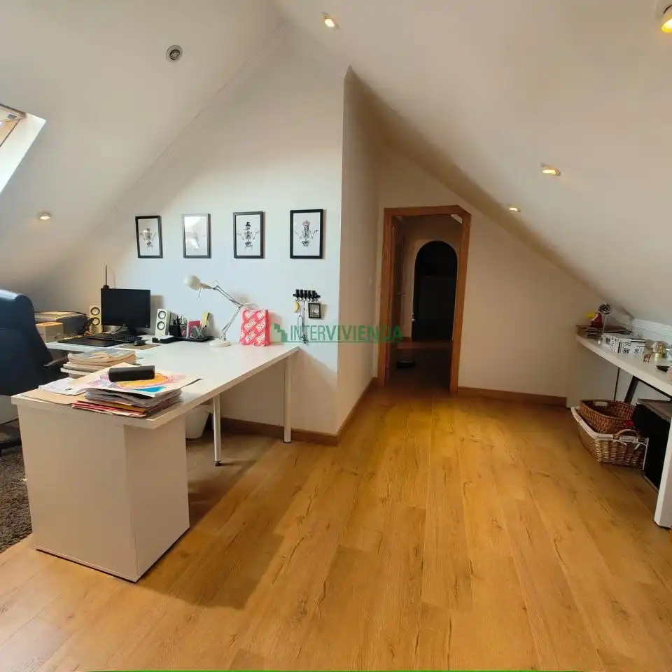 Casa adosada en venta en Vigo  con Calefacción, Terraza y Trastero