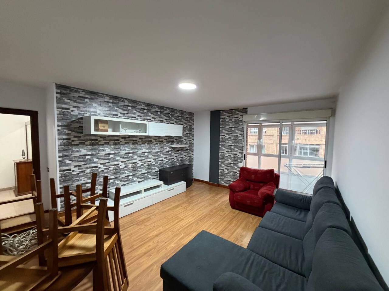 Sala d'estar de Pis en venda en Oviedo  amb Calefacció, Terrassa i Traster