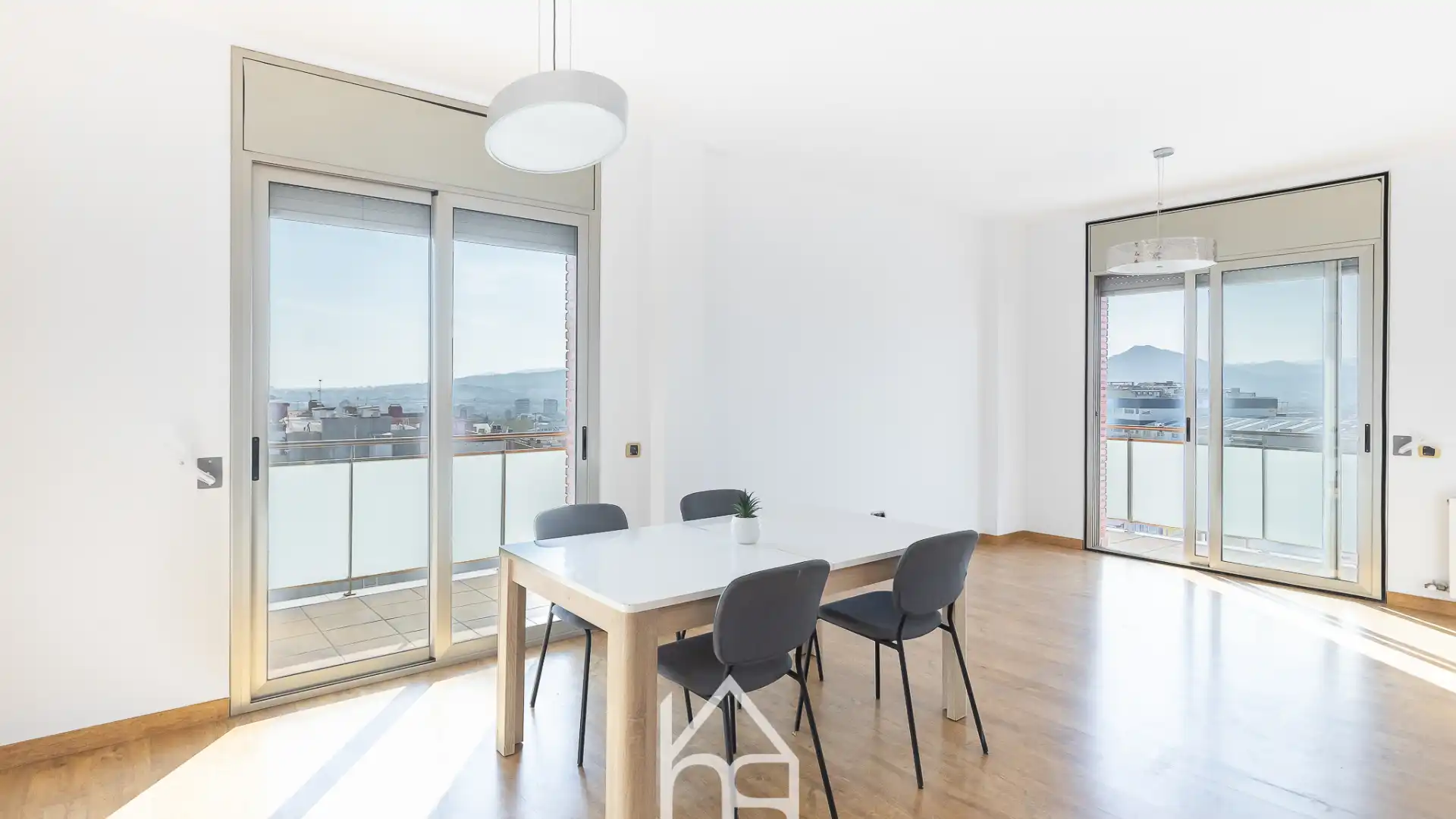 Dining room of Flat for sale in Cornellà de Llobregat  with Air Conditioner, Heating and Parquet flooring