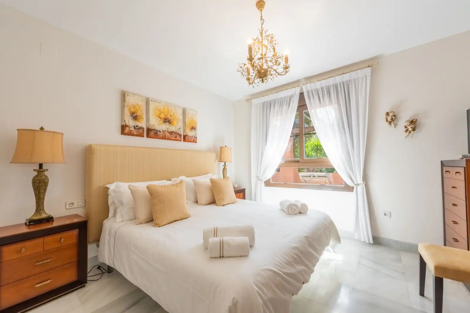 Dormitori de Apartament en venda en Estepona amb Terrassa, Traster i Moblat